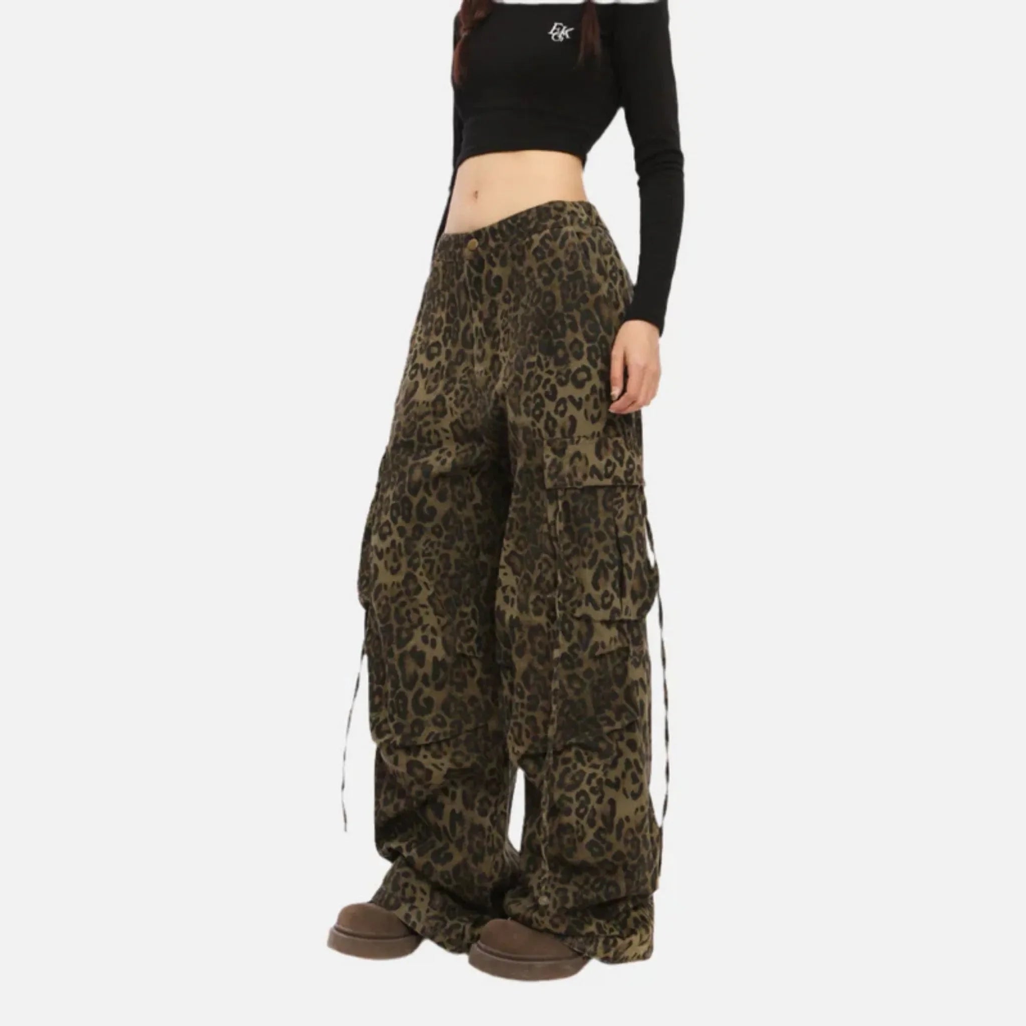 Calça Wild Chic Cargo Jeans – Estampa Onça Feminina