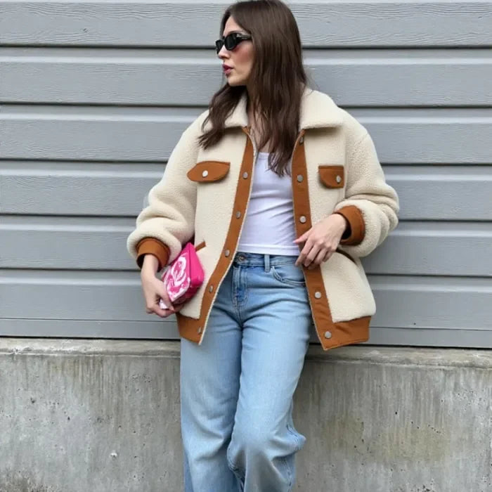 Casaco de Lã de Cordeiro Feminino Aurora Coat